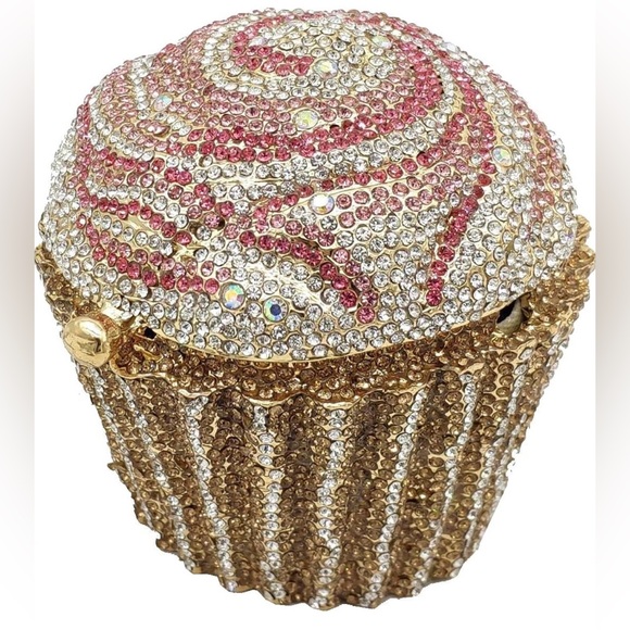 “ YUMMY” cupcake rhinestone purse 👛 🧁 - Picture 1 of 3